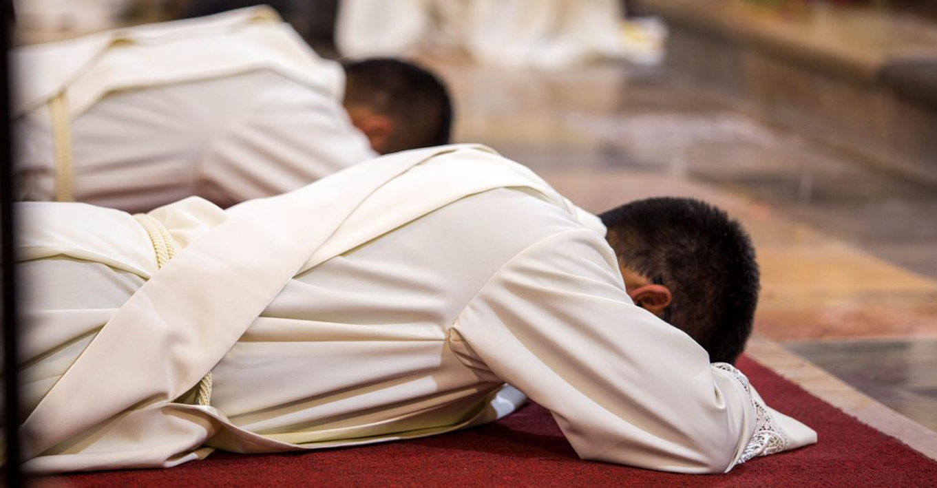 SỐNG ĐỜI LINH MỤC DƯỚI &Aacute;NH S&Aacute;NG HS 2,21-22